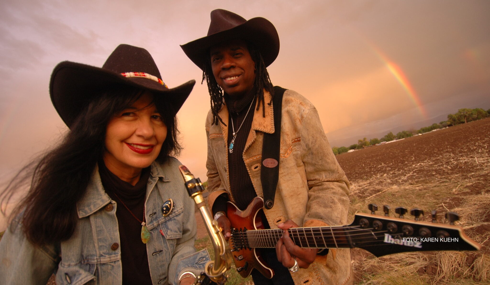 Stort amerikanskt poesipristill Joy Harjo Joy Harjo och Larry Mitchell. Foto: Karen Kuehn